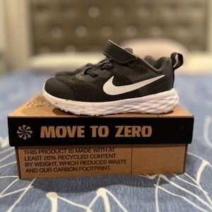 Toddler Nike Revolution Size 7